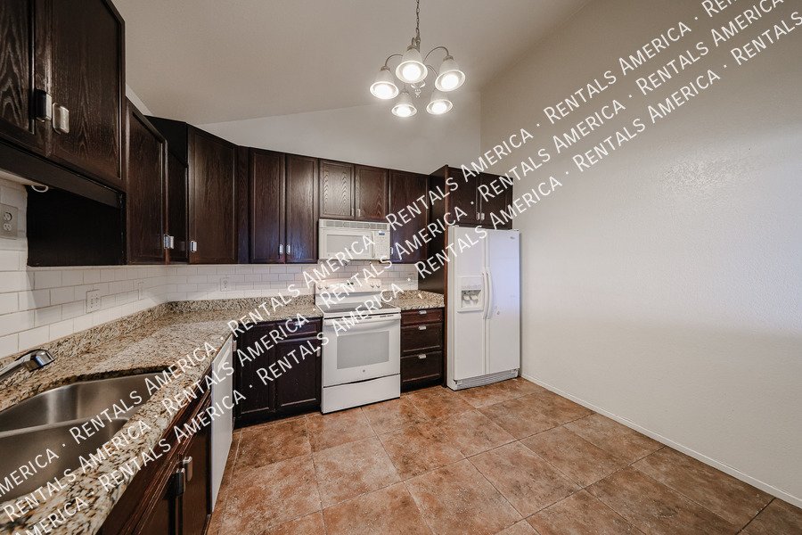 Fantastic 3/2 Bath Townhouse Riverview Area property image