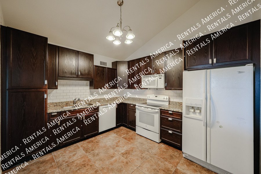Fantastic 3/2 Bath Townhouse Riverview Area property image