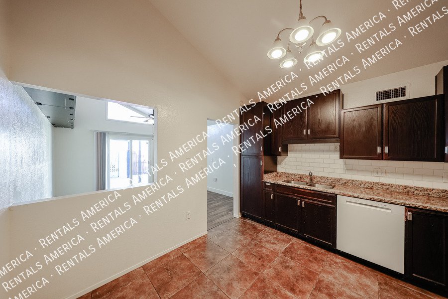 Fantastic 3/2 Bath Townhouse Riverview Area property image