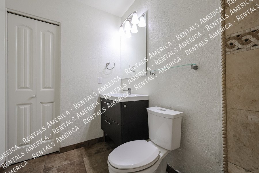 Fantastic 3/2 Bath Townhouse Riverview Area property image