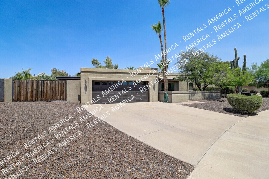 Spacious 5 Bedroom Home With Refreshing Pool & Large Backyard!!! property image