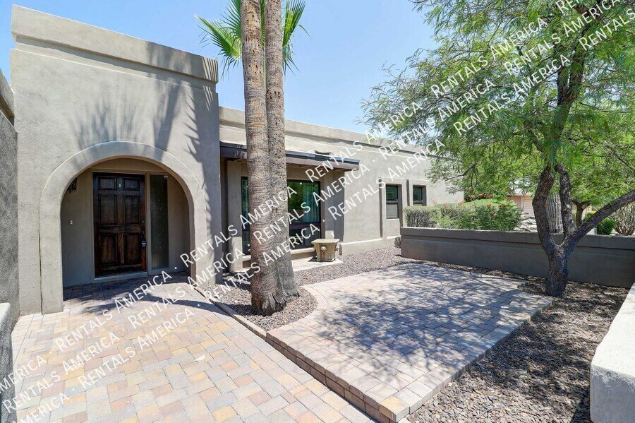 Spacious 5 Bedroom Home With Refreshing Pool & Large Backyard!!! property image