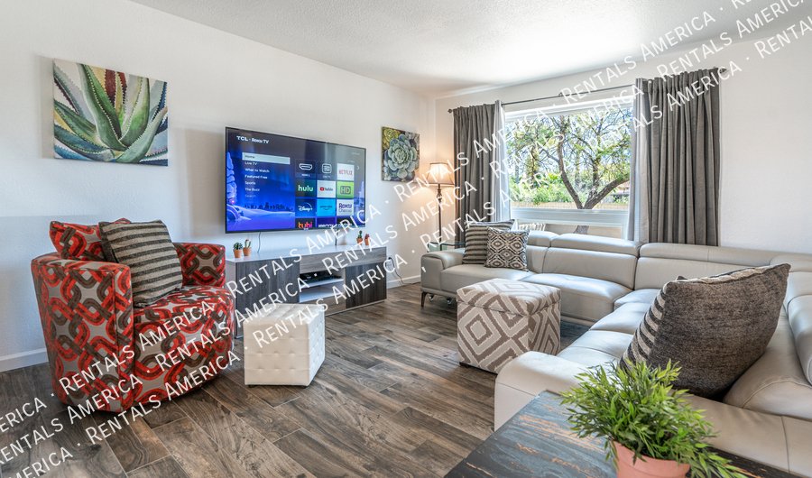 Spacious 5 Bedroom Home With Refreshing Pool & Large Backyard!!! property image