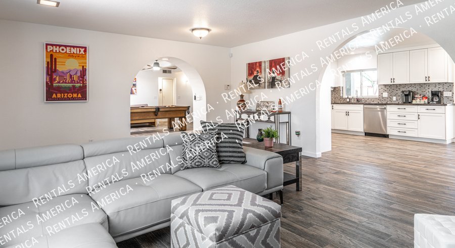 Spacious 5 Bedroom Home With Refreshing Pool & Large Backyard!!! property image