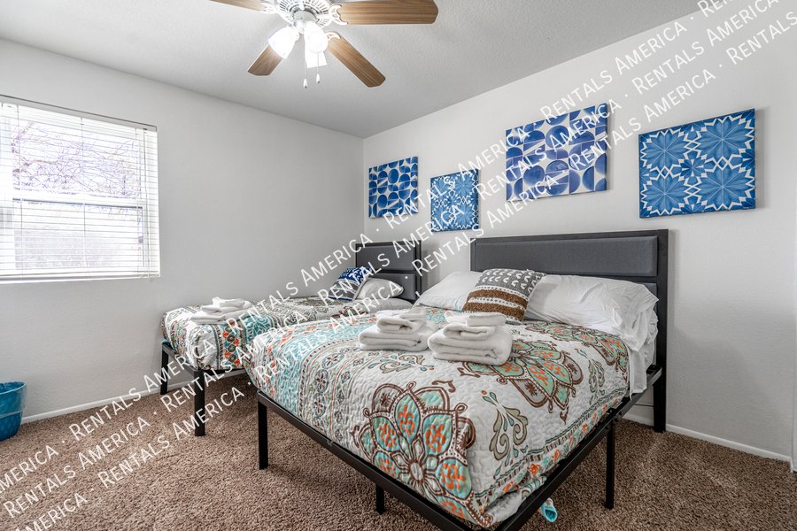 Spacious 5 Bedroom Home With Refreshing Pool & Large Backyard!!! property image