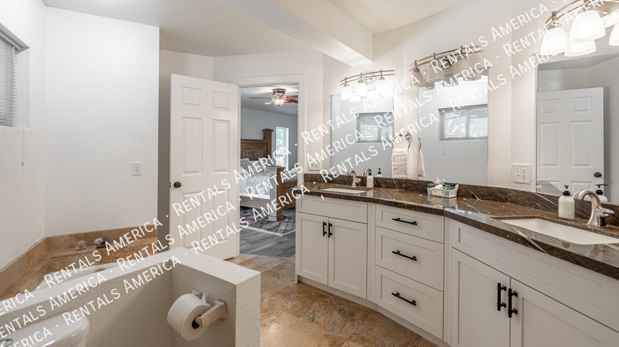 Spacious 5 Bedroom Home With Refreshing Pool & Large Backyard!!! property image