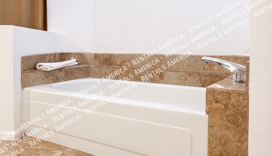 Spacious 5 Bedroom Home With Refreshing Pool & Large Backyard!!! property image