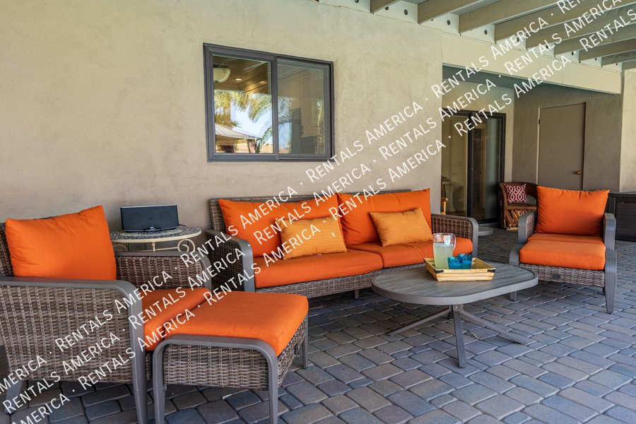 Spacious 5 Bedroom Home With Refreshing Pool & Large Backyard!!! property image