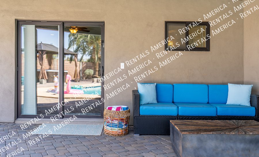 Spacious 5 Bedroom Home With Refreshing Pool & Large Backyard!!! property image