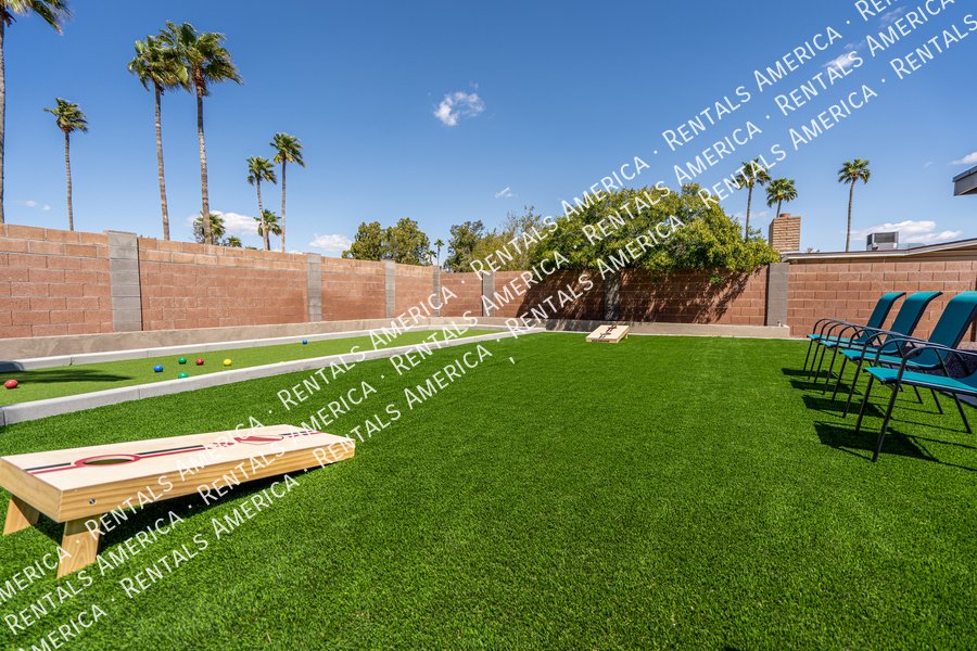 Spacious 5 Bedroom Home With Refreshing Pool & Large Backyard!!! property image