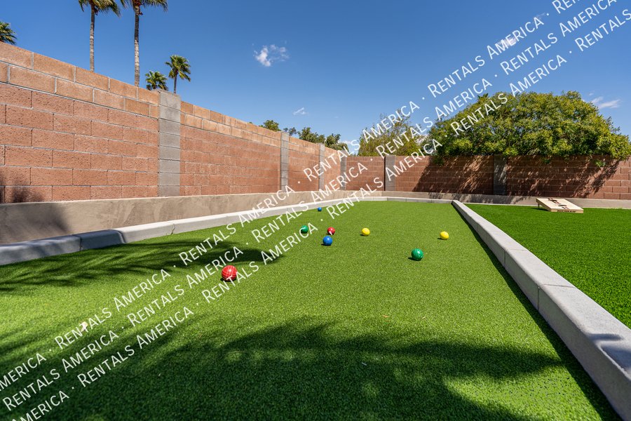 Spacious 5 Bedroom Home With Refreshing Pool & Large Backyard!!! property image