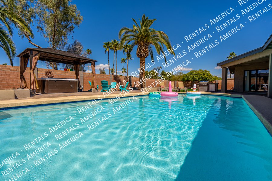 Spacious 5 Bedroom Home With Refreshing Pool & Large Backyard!!! property image