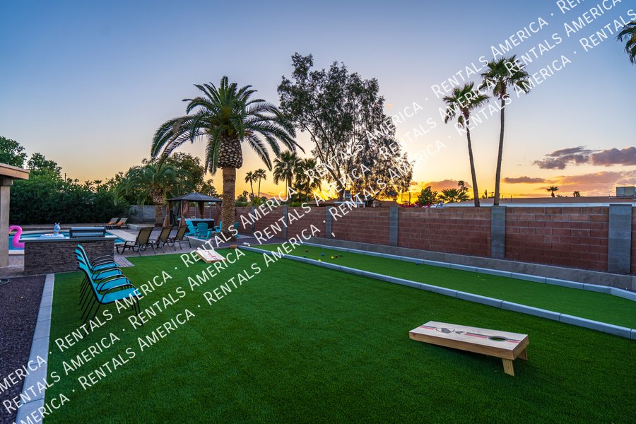 Spacious 5 Bedroom Home With Refreshing Pool & Large Backyard!!! property image