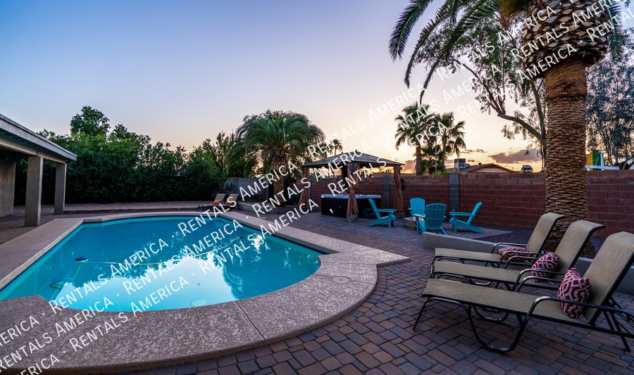 Spacious 5 Bedroom Home With Refreshing Pool & Large Backyard!!! property image