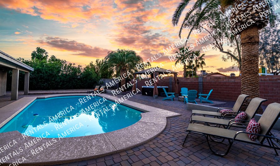 Spacious 5 Bedroom Home With Refreshing Pool & Large Backyard!!! property image