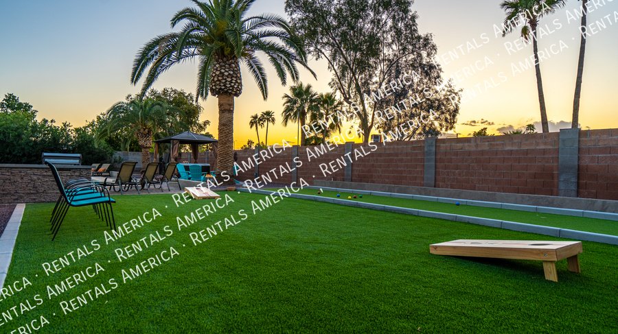 Spacious 5 Bedroom Home With Refreshing Pool & Large Backyard!!! property image