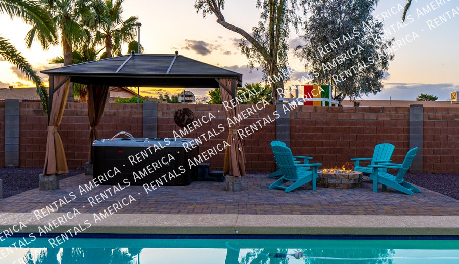 Spacious 5 Bedroom Home With Refreshing Pool & Large Backyard!!! property image