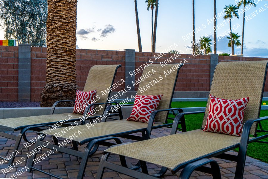 Spacious 5 Bedroom Home With Refreshing Pool & Large Backyard!!! property image