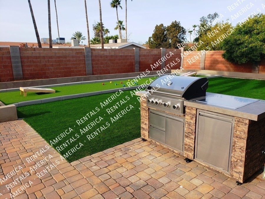 Spacious 5 Bedroom Home With Refreshing Pool & Large Backyard!!! property image