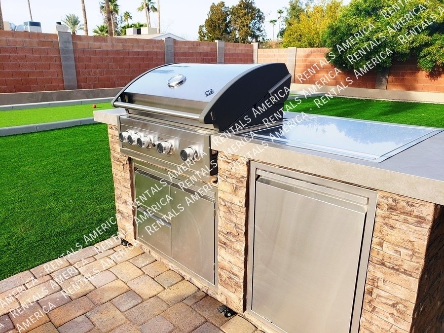 Spacious 5 Bedroom Home With Refreshing Pool & Large Backyard!!! property image