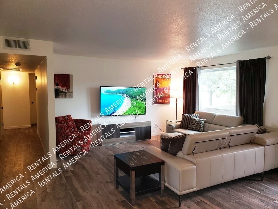 Spacious 5 Bedroom Home With Refreshing Pool & Large Backyard!!! property image