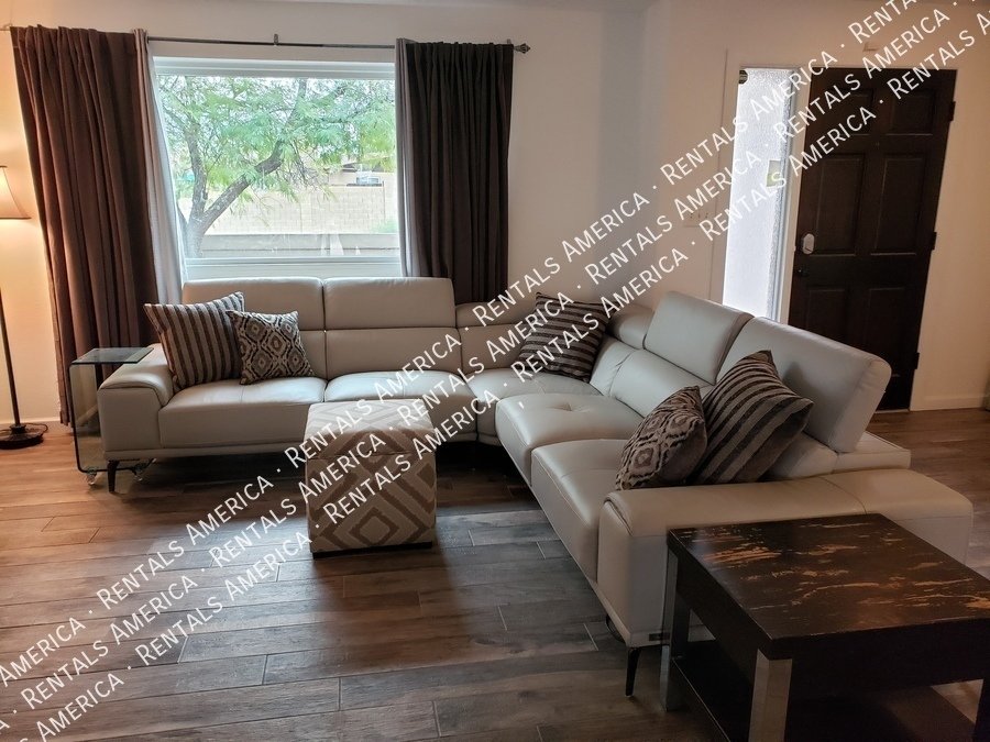 Spacious 5 Bedroom Home With Refreshing Pool & Large Backyard!!! property image