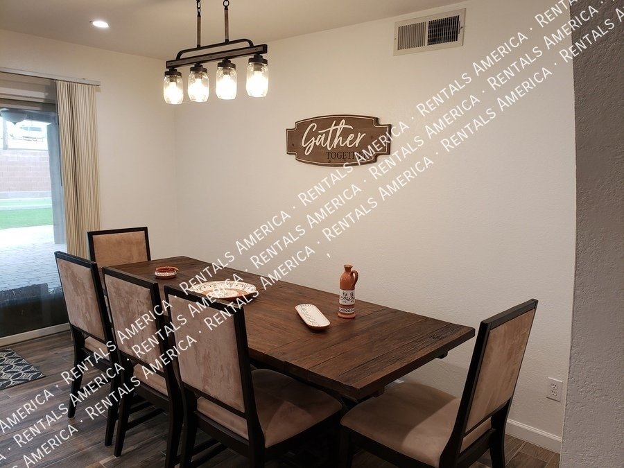 Spacious 5 Bedroom Home With Refreshing Pool & Large Backyard!!! property image