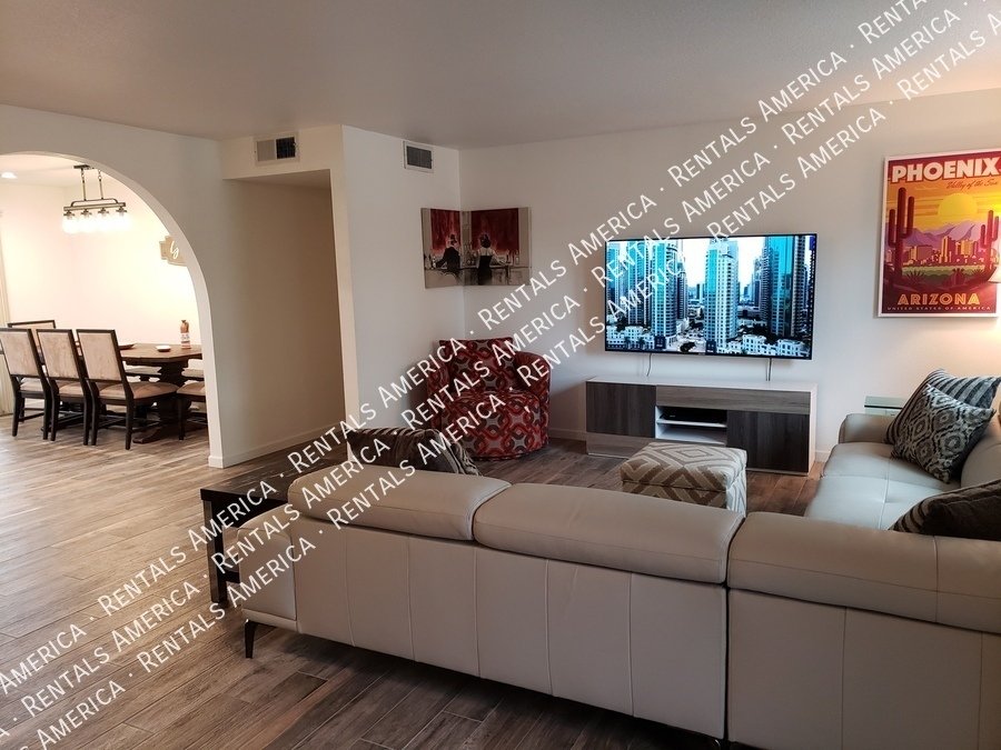 Spacious 5 Bedroom Home With Refreshing Pool & Large Backyard!!! property image