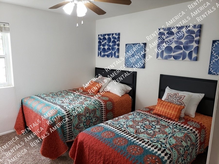 Spacious 5 Bedroom Home With Refreshing Pool & Large Backyard!!! property image