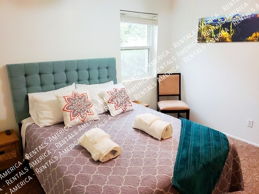 Spacious 5 Bedroom Home With Refreshing Pool & Large Backyard!!! property image