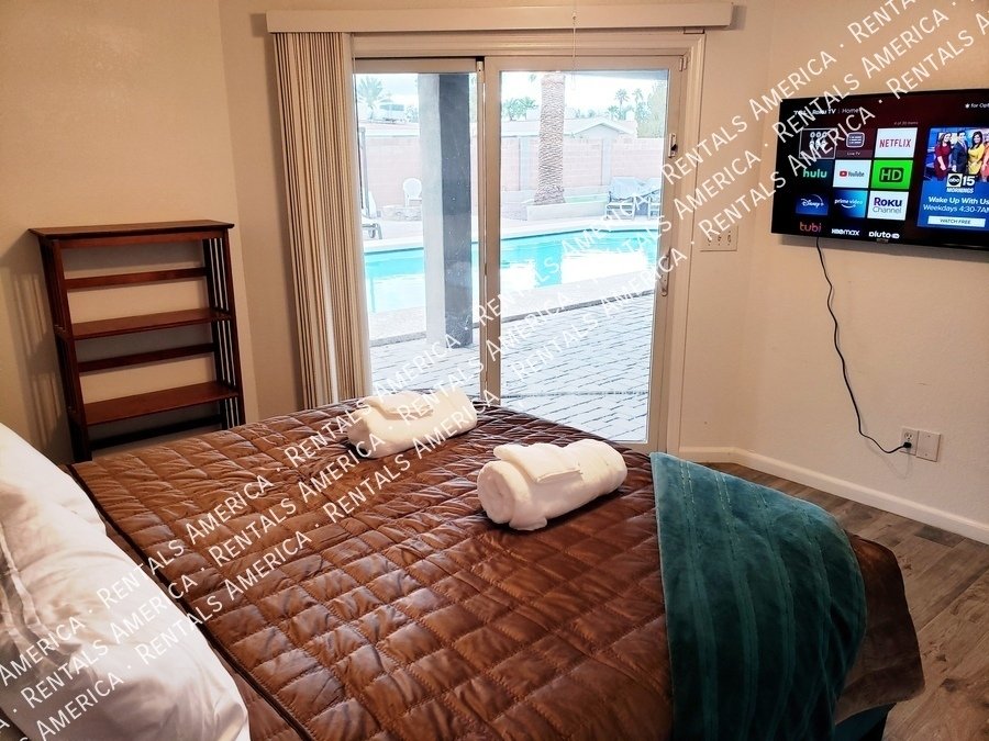 Spacious 5 Bedroom Home With Refreshing Pool & Large Backyard!!! property image