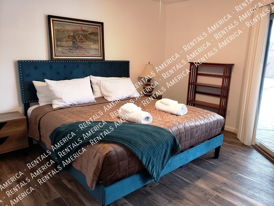 Spacious 5 Bedroom Home With Refreshing Pool & Large Backyard!!! property image