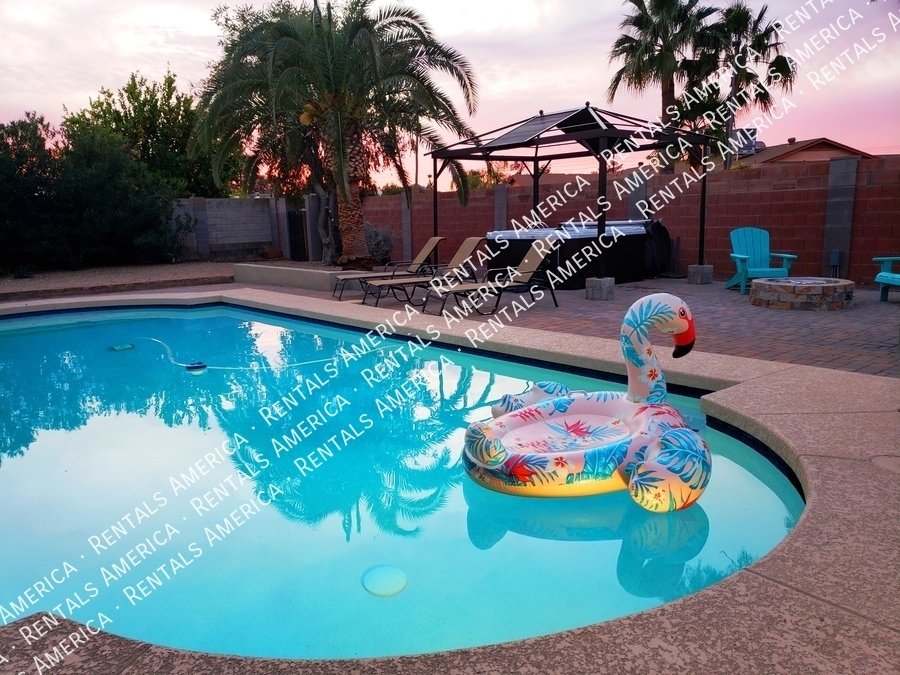 Spacious 5 Bedroom Home With Refreshing Pool & Large Backyard!!! property image