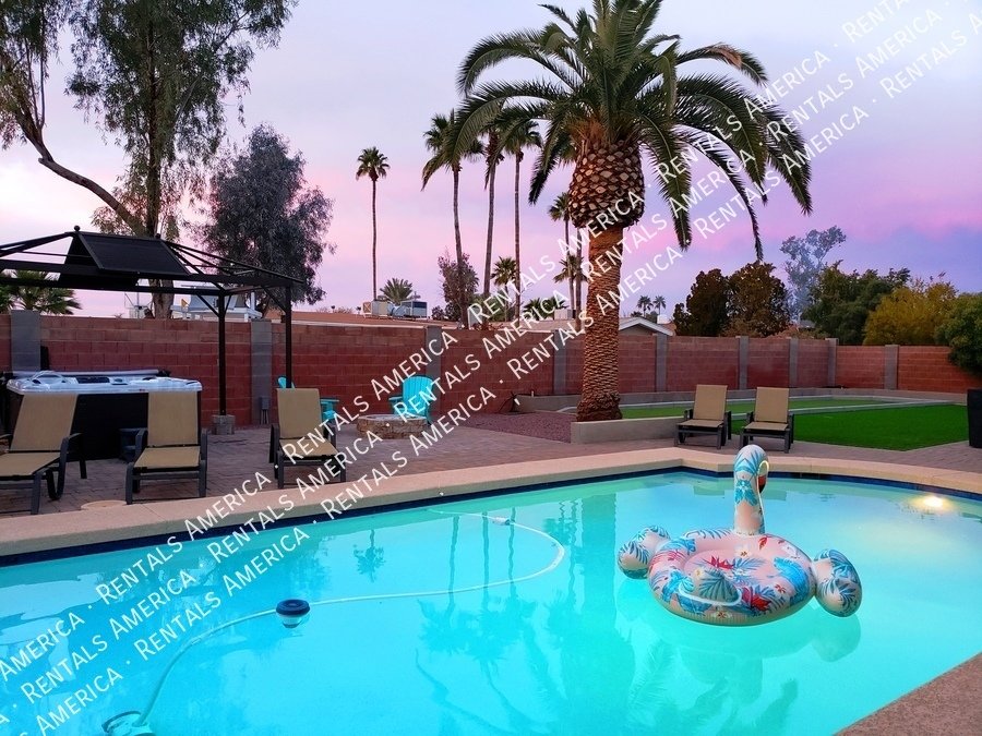 Spacious 5 Bedroom Home With Refreshing Pool & Large Backyard!!! property image