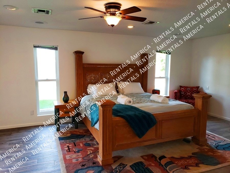 Spacious 5 Bedroom Home With Refreshing Pool & Large Backyard!!! property image