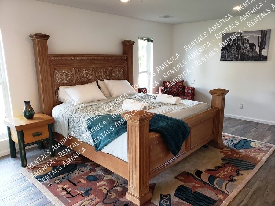 Spacious 5 Bedroom Home With Refreshing Pool & Large Backyard!!! property image