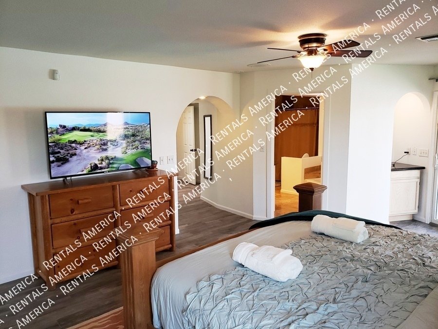 Spacious 5 Bedroom Home With Refreshing Pool & Large Backyard!!! property image