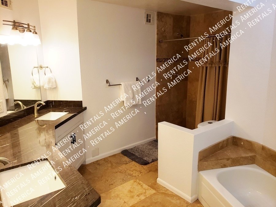 Spacious 5 Bedroom Home With Refreshing Pool & Large Backyard!!! property image