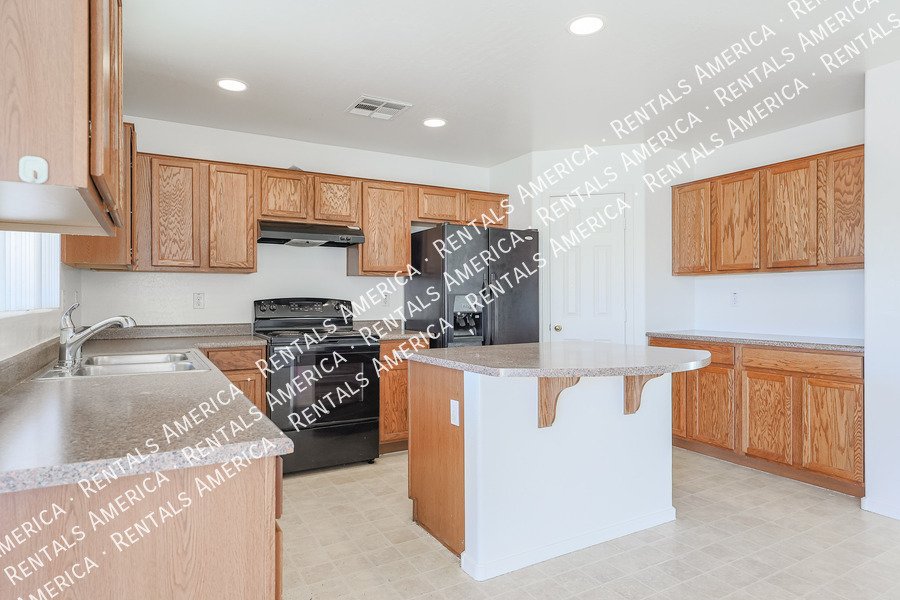 Move In Ready- Avondale 5 bed 3 full bath property image