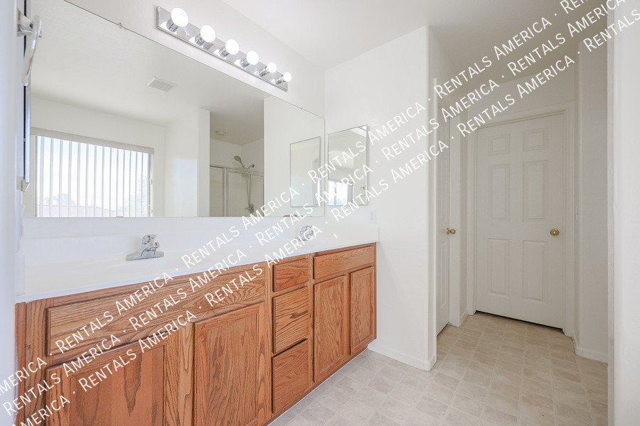 Move In Ready- Avondale 5 bed 3 full bath property image