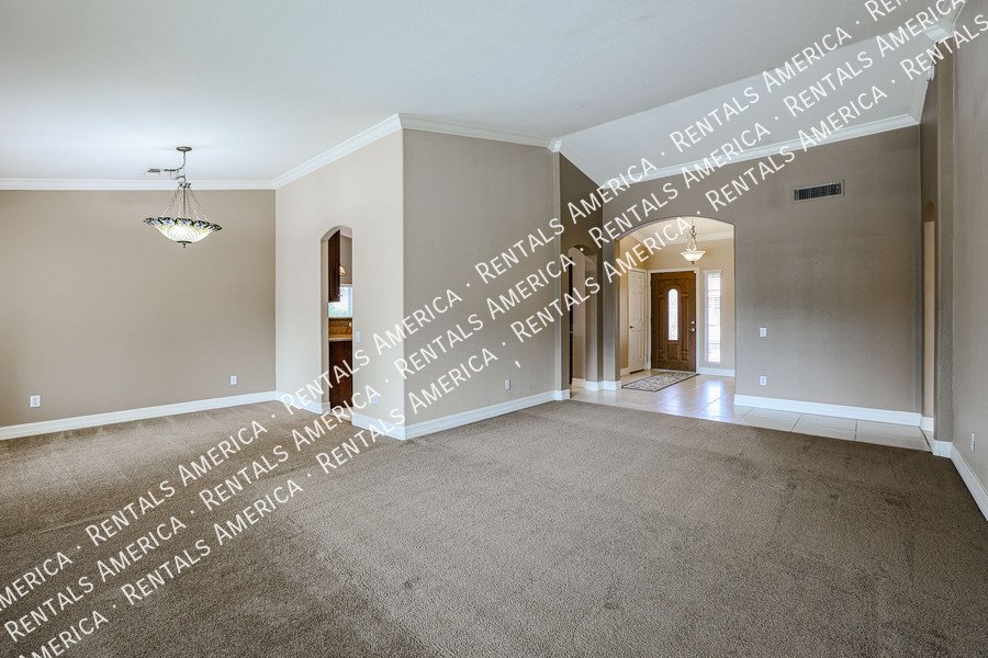 *Get 2 weeks free rent with a signed 12 month lease!* property image