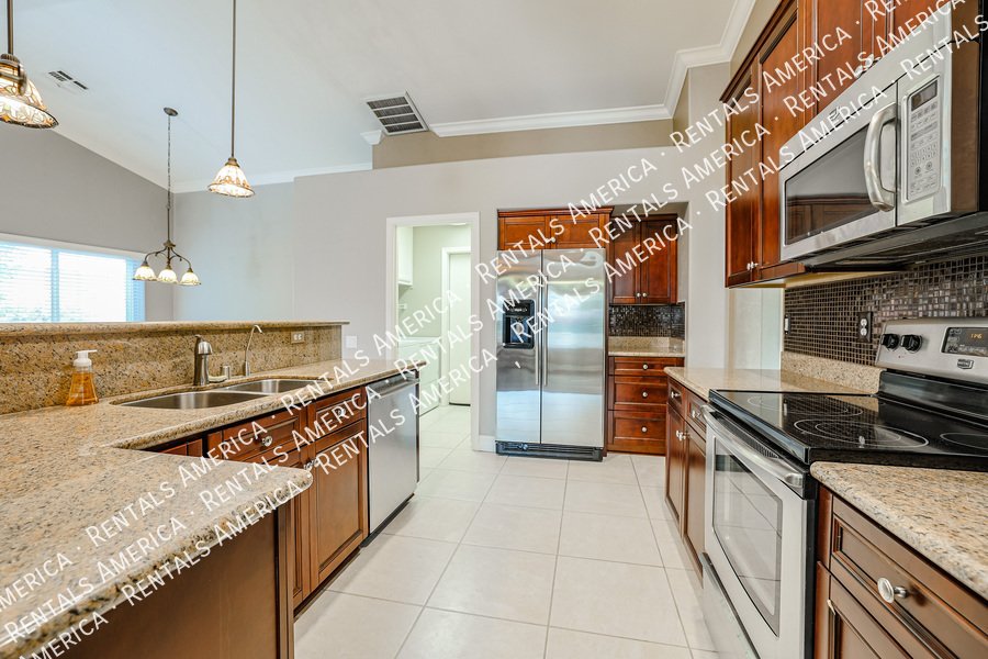 *Get 2 weeks free rent with a signed 12 month lease!* property image