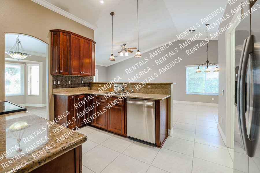 *Get 2 weeks free rent with a signed 12 month lease!* property image