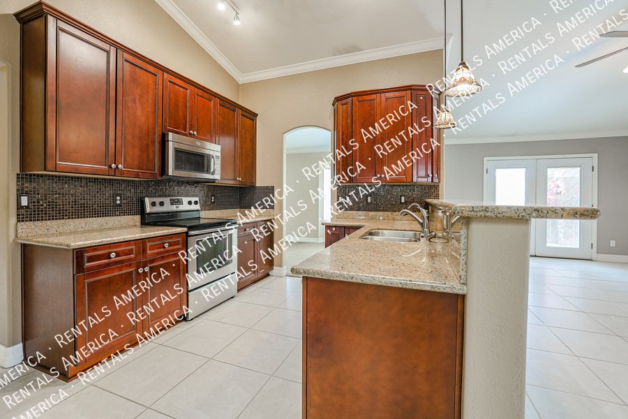 *Get 2 weeks free rent with a signed 12 month lease!* property image