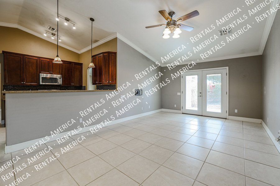 *Get 2 weeks free rent with a signed 12 month lease!* property image