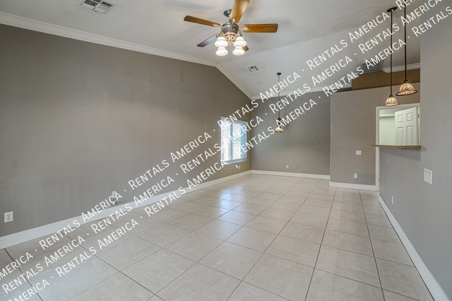 *Get 2 weeks free rent with a signed 12 month lease!* property image