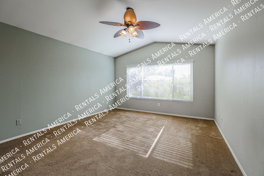 *Get 2 weeks free rent with a signed 12 month lease!* property image