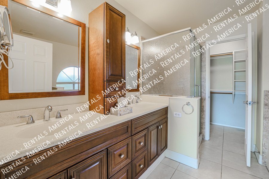 *Get 2 weeks free rent with a signed 12 month lease!* property image