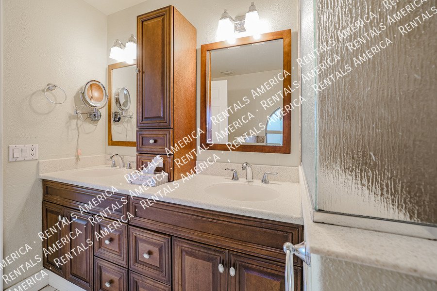 *Get 2 weeks free rent with a signed 12 month lease!* property image