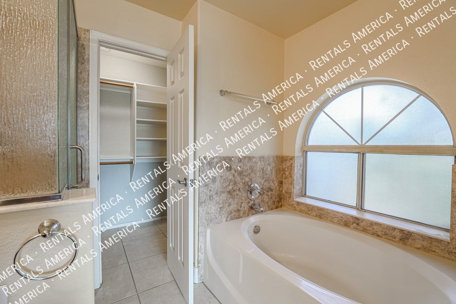 *Get 2 weeks free rent with a signed 12 month lease!* property image